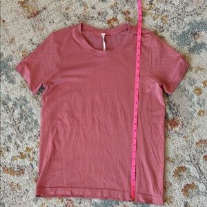 lululemon athletica Dusty Rose Breeze Perforated Short Sleeve Tee